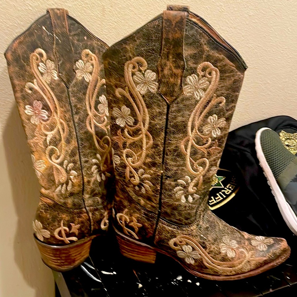 Corral sz 8 BEAUTIFUL boots